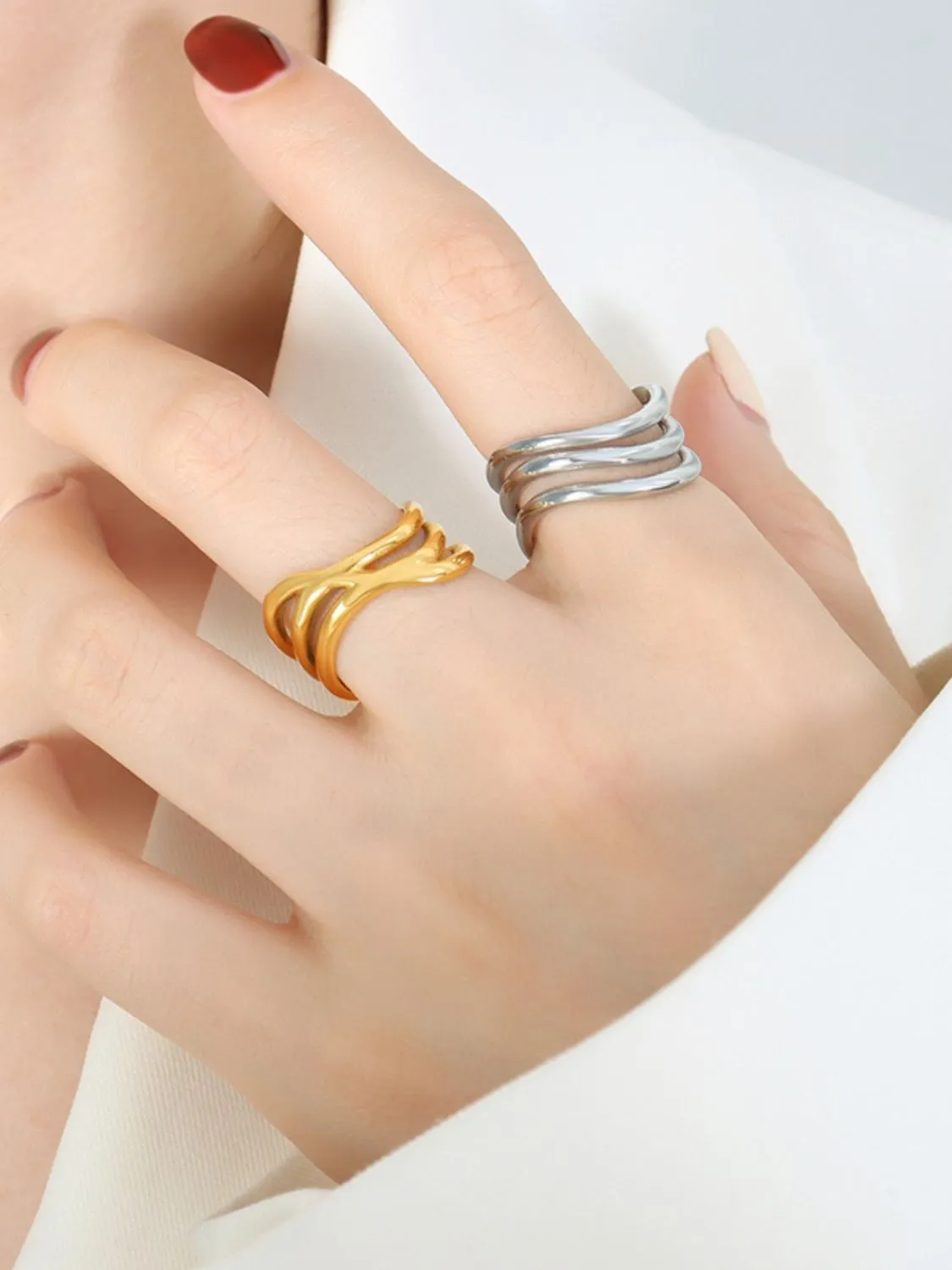 Elegant Women's Ring: A Touch of Sophistication for Every Occasion