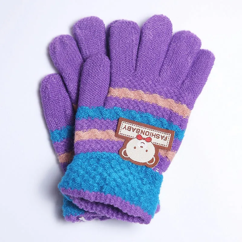 Fashion gloves with attractive colors