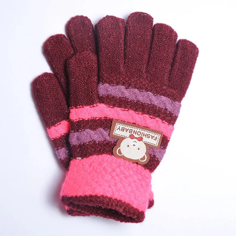 Fashion gloves with attractive colors