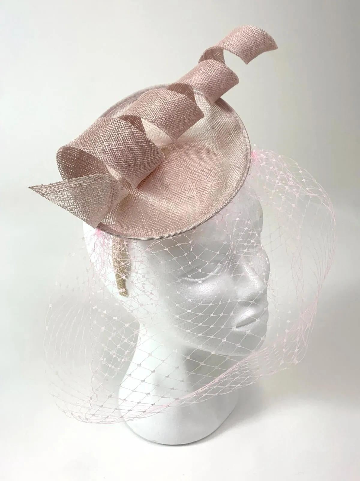 Windsor Curly Net Fascinator / Blush